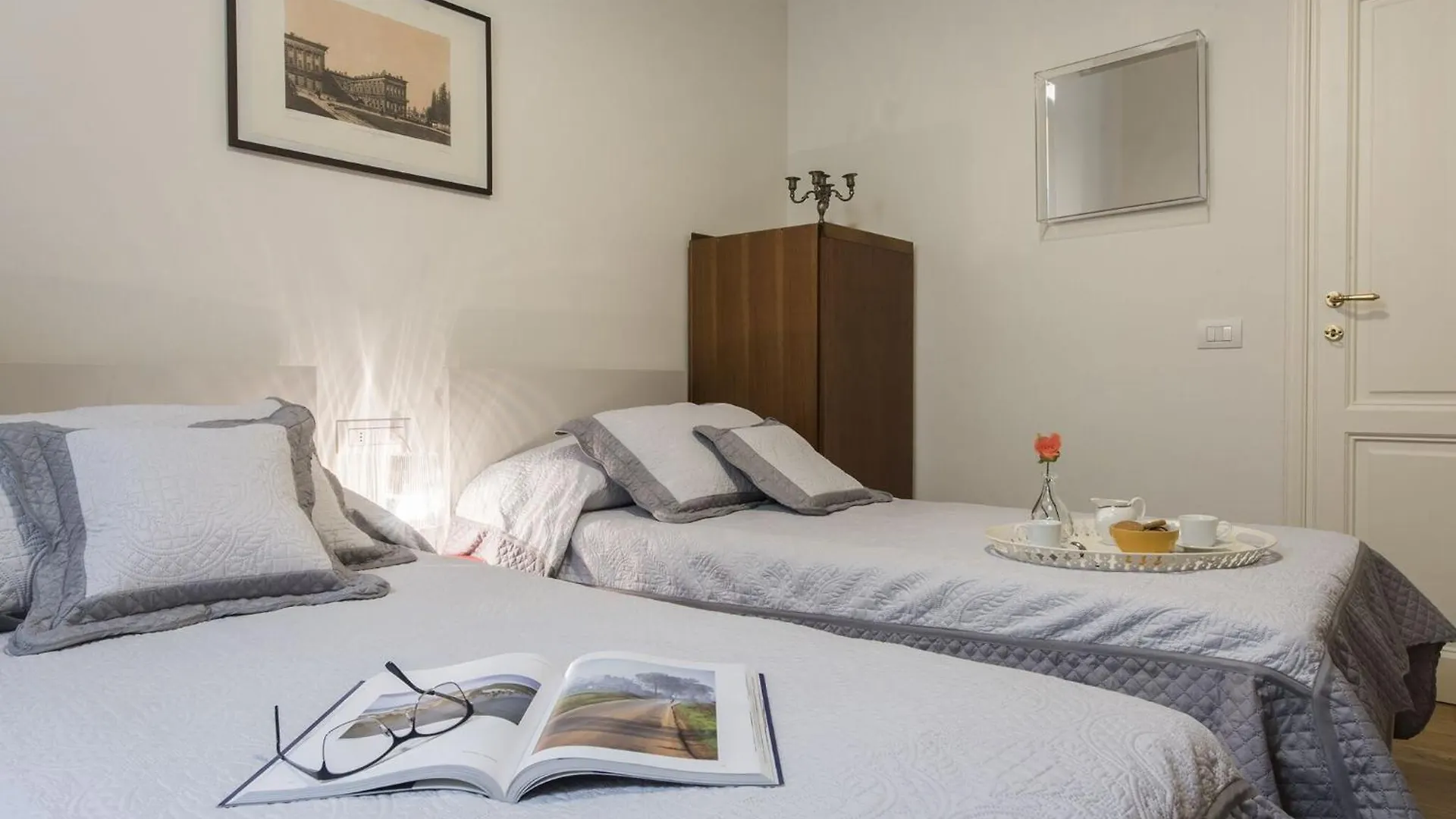 Apartment Degas Near Santa Maria Del Fiore Cathedral By Halldis フィレンツェ