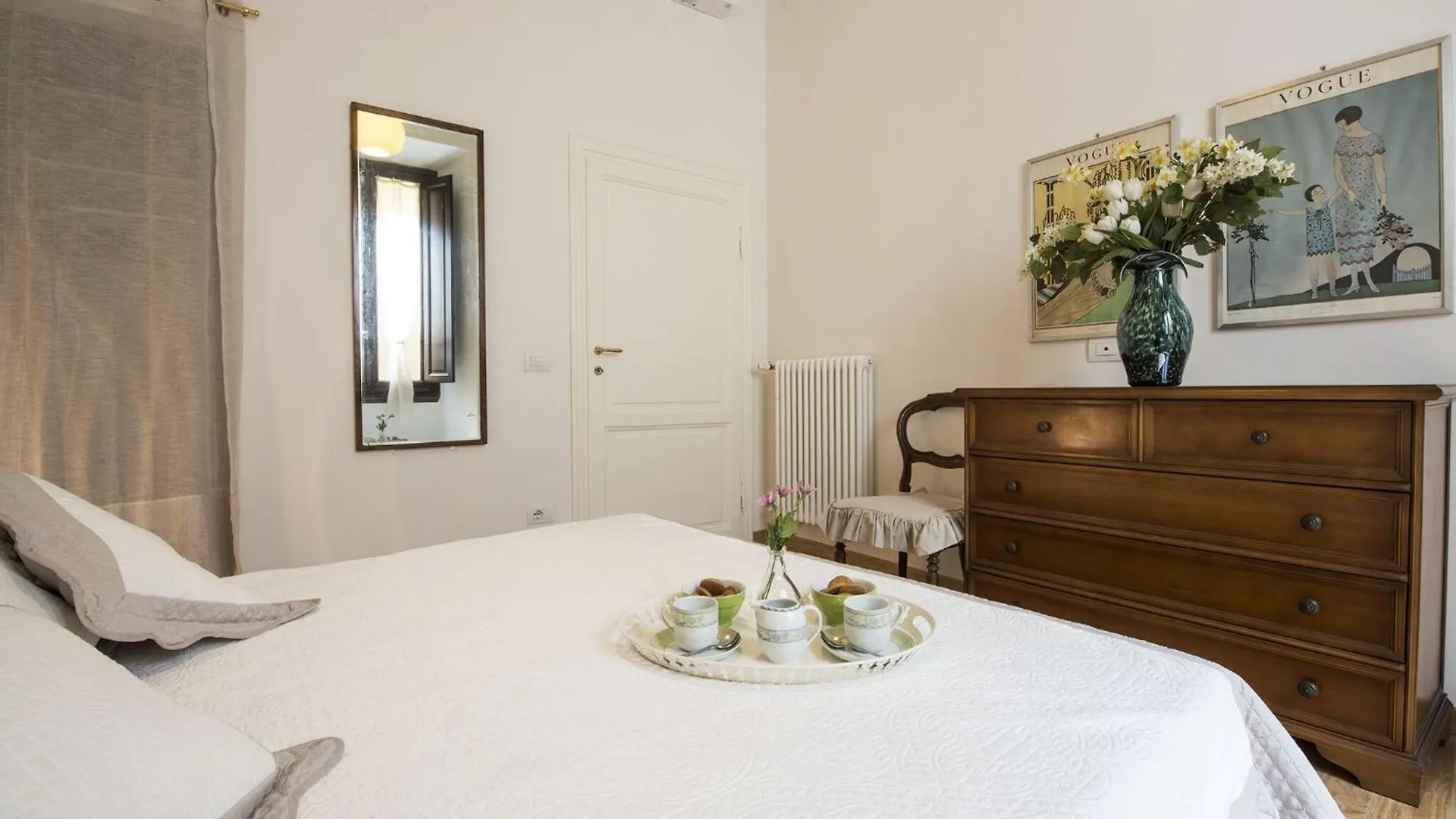 Apartment Degas Near Santa Maria Del Fiore Cathedral By Halldis フィレンツェ 0*,  イタリア