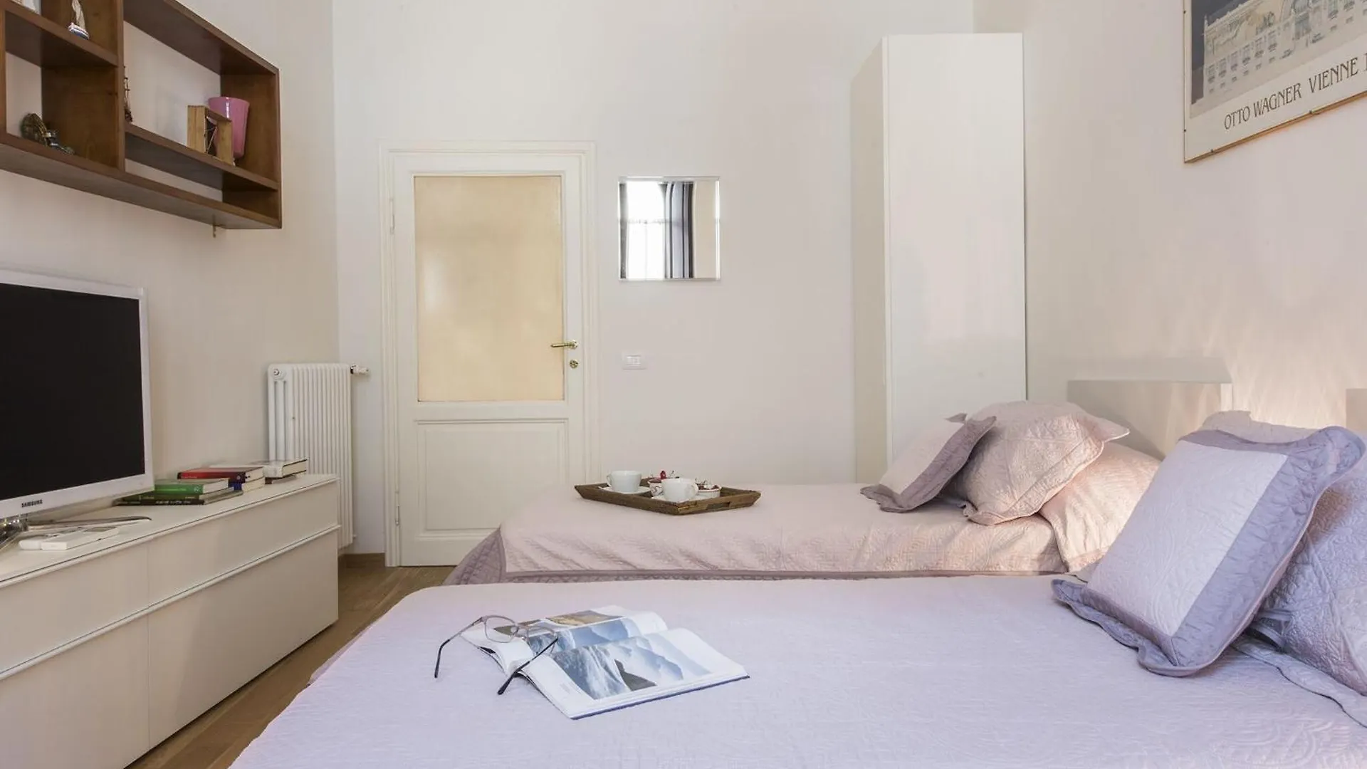 Apartment Degas Near Santa Maria Del Fiore Cathedral By Halldis フィレンツェ