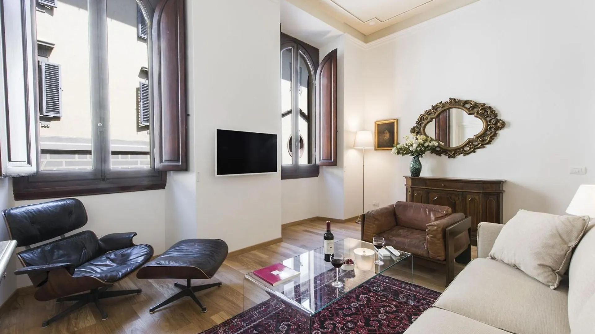Apartment Degas Near Santa Maria Del Fiore Cathedral By Halldis フィレンツェ